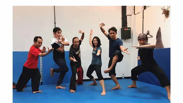 Para bintang dan kru Wiro Sableng 212