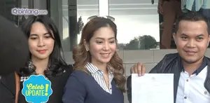 Bunga Zainal mengaku jadi korban penipuan oknum sebuah produk minyak angin. Ia melaporkan rekan kerjanya ke Sentra Pelayanan Kepolisian Terpadu (SPKT) Polda Metro Jaya, Jakarta Selatan, Senin (27/2).