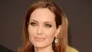 Setelah menggugat cerai Pitt, Jolie membawa keenam anaknya tinggal bersama dirinya di kawasan Malibu dan melarang Pitt untuk bertemu anak-anaknya. (AFP/Bintang.com)
