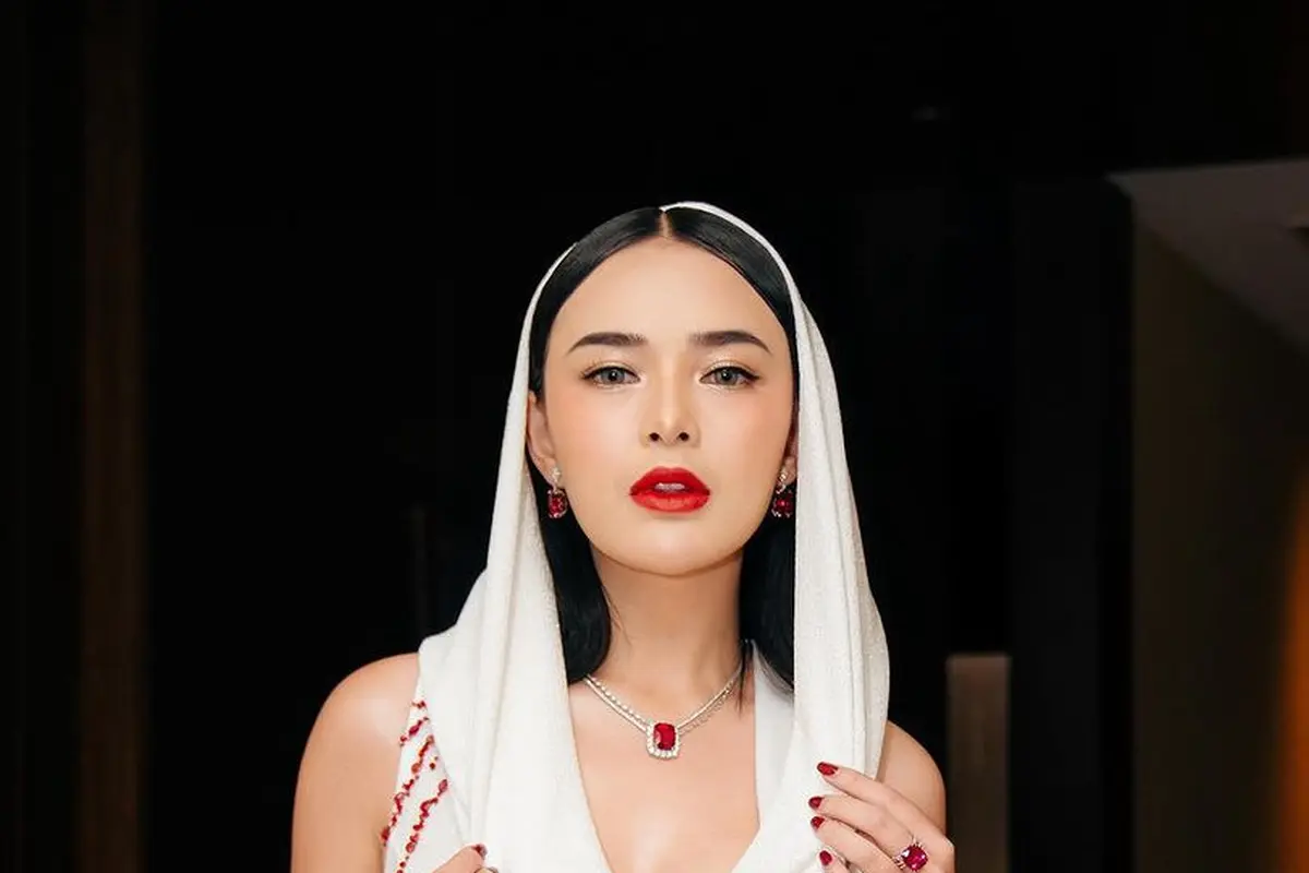 Koleksi Perhiasan Fuschia Tingkatkan Kesadaran Kanker Payudara Pernah Digunakan Amanda Manopo