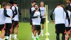 Latihan Liverpool
Striker Liverpool Mohamed Salah (tengah) mengambil bagian dalam sesi latihan menjelang pada laga perdana Liga Champions Grup A di tempat latihan Liverpool di Liverpool, Inggris barat laut, Selasa (6/9/2022). Menantang Napoli, Liverpool tidak ideal dalam kondisi ideal akibat badai cedera. (Photo by Lindsey Parnaby / AFP)