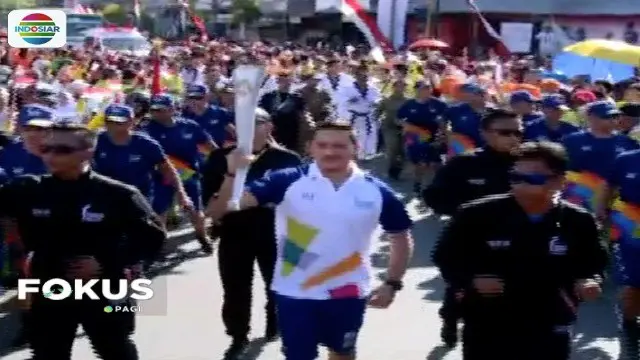 Obor api Asian Games tiba di Sulawesi Selatan, aktor Mario Lawalata dan mantan pebulutangkis Rosiana Tendean jadi pembawa obor.