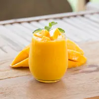 ilustrasi manfaat minum jus mangga setiap hari, bisa meningkatkan sistem imun/Chatchawal Kittirojana/shutterstock
