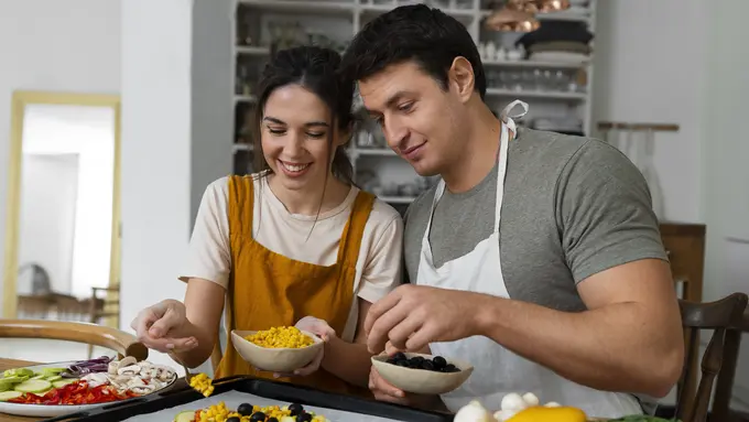 5 Zodiak yang Jadi Pasangan Idaman karena Pintar Memasak - Cover