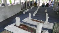 Makam Kiai Sholeh Darat, guru Kartini. (Edhie Prayitno Ige/Liputan6.com)