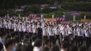 Mahasiswa melakukan longmarch dari Teater Terbuka Taman Pemuda Pyongyang menuju Lapangan Kim Il Sung saat berunjuk rasa di Pyongyang, Korea Utara, Senin (8/6/2020). Mahasiswa mengecam tindakan para pembelot yang mengirim selebaran anti-Pyongyang ke Korea Utara melalui perbatasan. (KIM Won Jin/AFP)