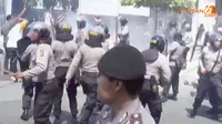 [VIDEO] Eksekusi Pasar di Bali Ricuh, Polisi Bentrok dengan Warga