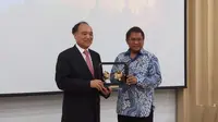 Sekjen International Telecommunication Union, Houlin Zhou dan Menkominfo, Rudiantara di Jakarta, Selasa (30/1/2018). Liputan6.com/ Agustin Setyo Wardani)