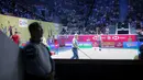 Pemandangan sepi di tribune Istora Senayan, Jakarta saat babak 16 besar Indonesia Open 2024 pada Kamis (06/06/2024). (Bola.com/Bagaskara Lazuardi)