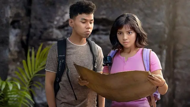 7 Editan Foto Nyeleneh Cowok Bak Pemeran Film Ini Bikin Geleng Kepala