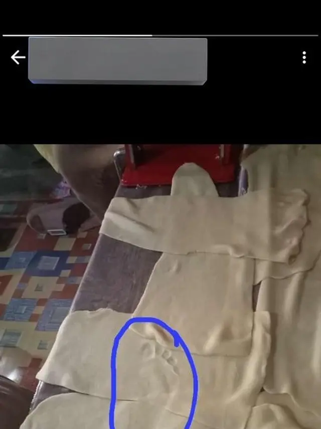 Cap Kaki Kucing, Ini 6 Potret Adonan Kue Lebaran yang Kinjak Ini Bikin Kesal