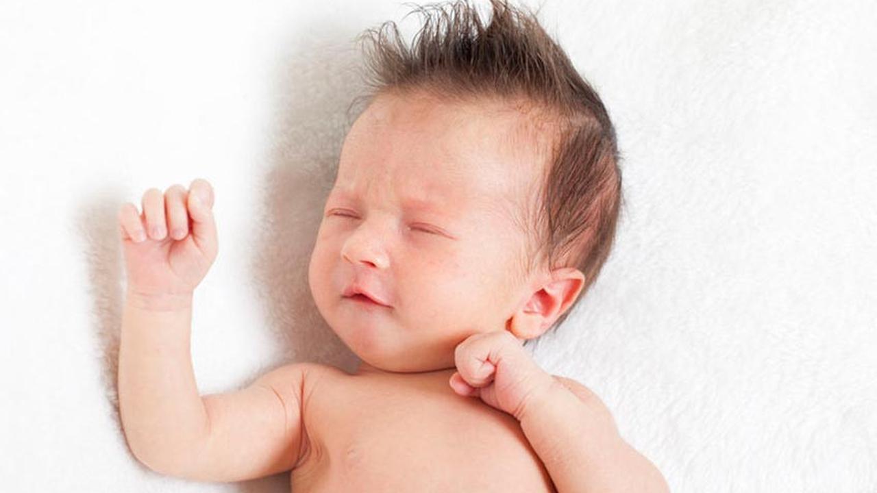 Cukur Rambut Bayi Supaya Tumbuh Lebat, Mitos atau Fakta?