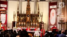 Suasana Misa Requiem atau Misa Arwah atas meninggalnya Paus Fransiskus di Gereja Katedral Jakarta, Kamis (24/4/2025) sore. (Liputan6.com/Herman Zakharia)