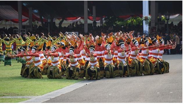 Tari Thengul adalah Tarian komedi yang Dipentaskan Secara Berkelompok