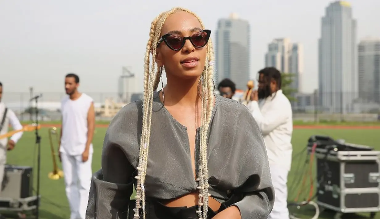 Solange Knowles menikah dengan Daniel Smith saat usianya 17 tahun dan melahirkan pada 2004 lalu. Namun pada 2007, adik Beyonce tersebut pun bercerai dengan Daniel. (MIREYA ACIERTO / GETTY IMAGES NORTH AMERICA / AFP)