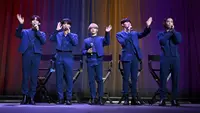 Grup ONEUS diwawancarai di Panggung Museum GRAMMY selama We Bridge di Mandalay Bay Convention Center pada 22 April 2023 di Las Vegas, Nevada. (David Becker/GETTY IMAGES NORTH AMERICA/Getty Images via AFP)
