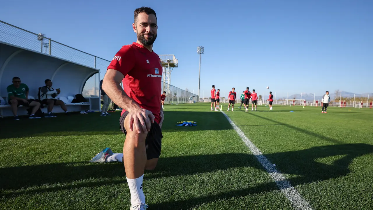 Foto: Penampakan Jordi Amat saat Latihan Bersama Timnas Indonesia di Turki
