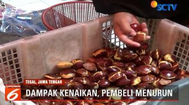 Saat ini mereka hanya mampu menjual kisaran Rp 20 hingga Rp 25 kilogram jengkol saja