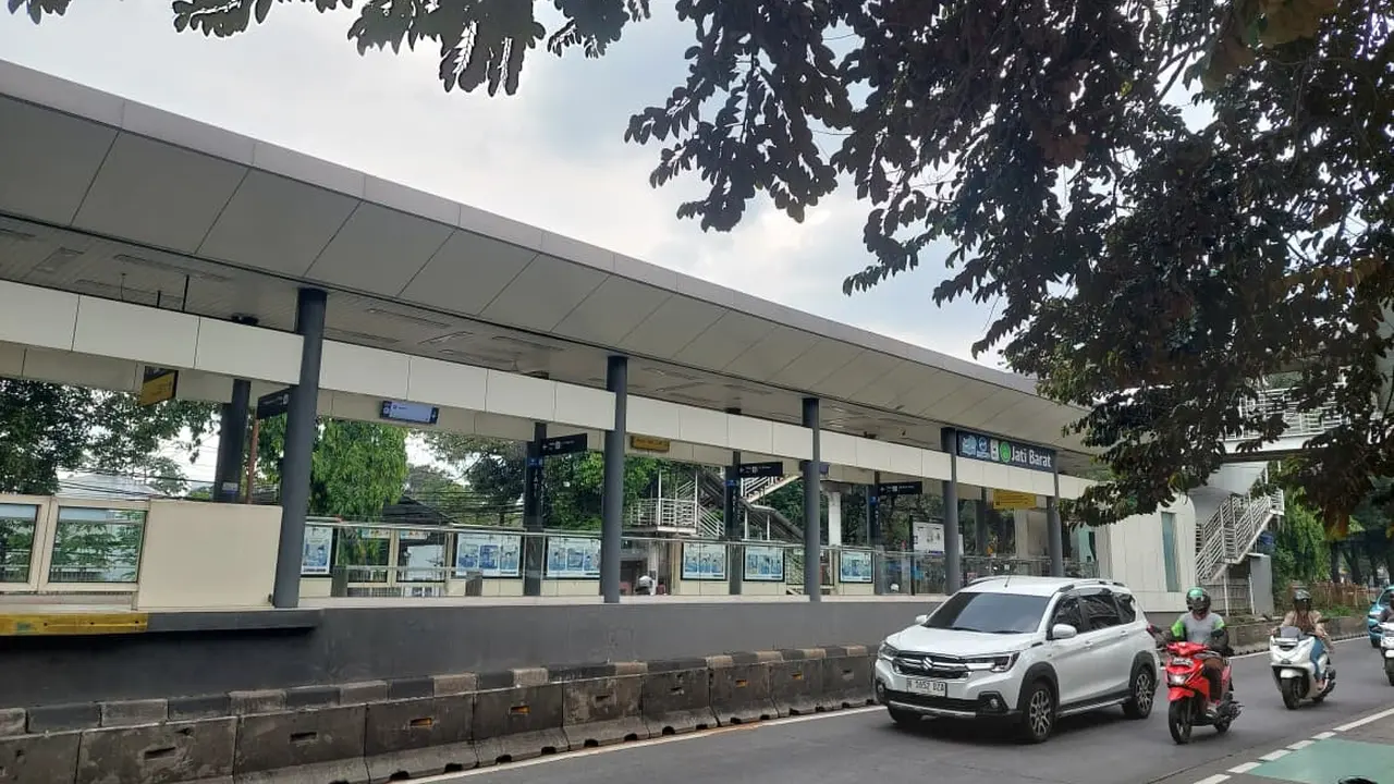 Layanan Transjakarta mulai berangsur aktif kembali usai terdampak demo di Jakarta.