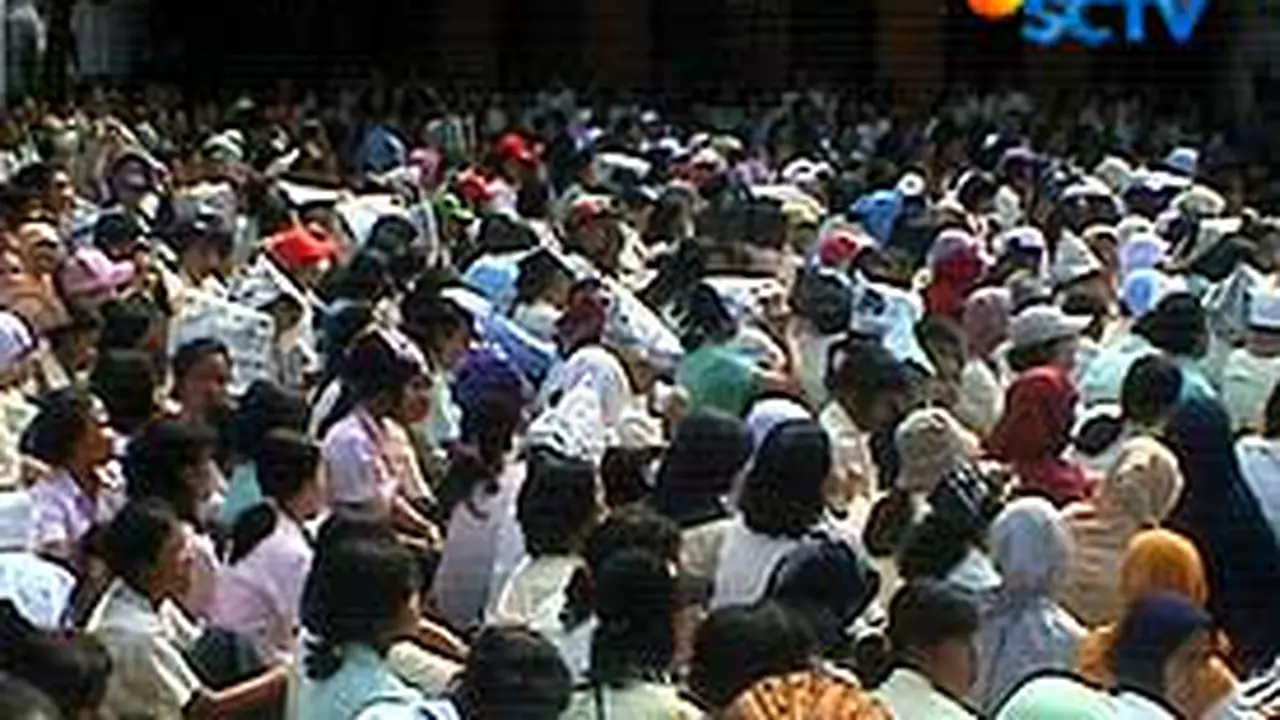 080612cdemo-buruh.jpg