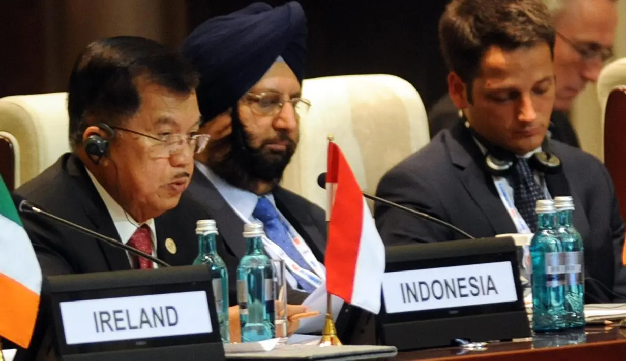 Wapres Jusuf Kalla ketika menyampaikan pandangan dihadapan pemimpin negara Asia dan Eropa pada Asia Europe Meeting (KTT Asem) ke-11 di Ulan Bator, Mongolia, Jumat (15/7). KTT Asem Tahun 2016 tersebut digelar pada 15-16 Juli. (Tim Media Wapres)
