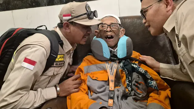 Jemaah haji tertua se-Indonesia Mardijiyono Karto Sentono tiba di Madinah.