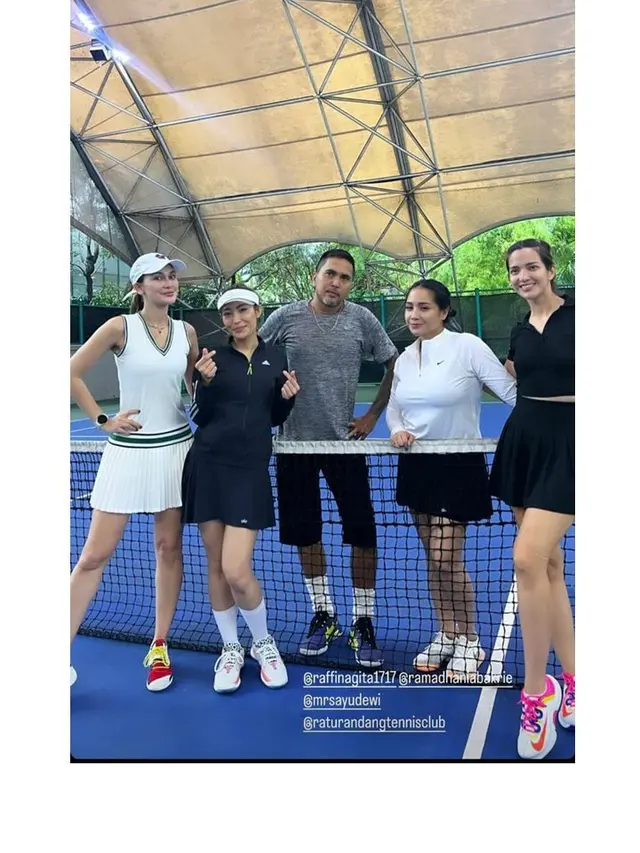6 Potret Nagita Slavina dengan Geng Tenis RCTC, Kompak Banget
