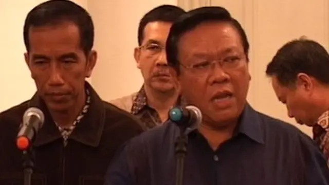 Menkominfo Tifatul Sembiring Terobos Genangan Banjir
