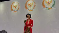 5 Pesona Krisdayanti Pemotretan Spesial untuk Konser di KL, Anggun Berbalut Gaun Merah Mewah