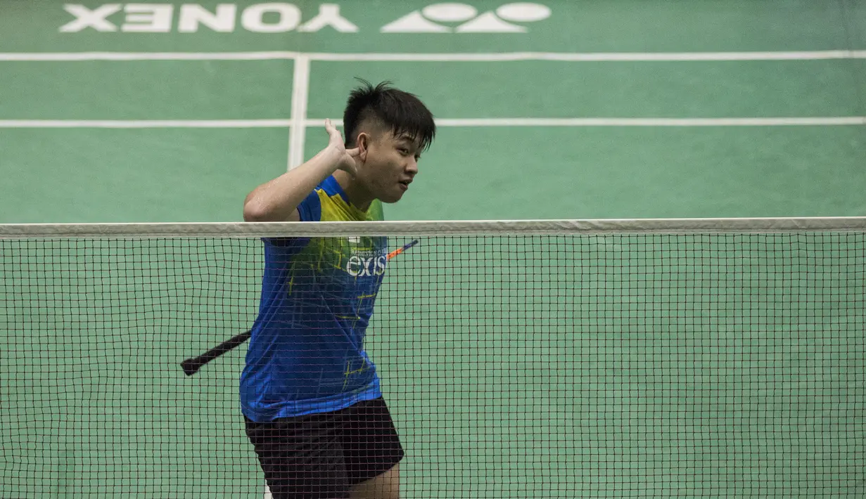 Ganda putra Exist, Crisandy Santosa merayakan kemenangan atas ganda Jaya Raya, Muhammad Novantino / Teges Satriaji, pada final tim beregu Pembangunan Jaya Cup 2019 di GOR Jaya Raya, Banten, Sabtu (21/12). Exist menang 3-1 atas Jaya Raya. (Bola.com/Vitalis Yogi Trisna)