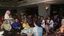 Acara lamaran Gilang dan Adis berjalan tertutup. Ratusan orang hadir dalam prosesi lamaran dari kerabat dekat kedua calon mempelai. (Nurwahyunan/Bintang.com)