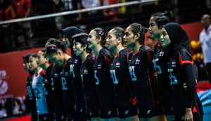 Meski kalah dari Argentina pada laga terakhir Grup A, timnas voli putri Indonesia U-21&nbsp;tetap lolos ke babak 16 besar Kejuaraan Dunia Voli Putri U-21 2025 karena Vietnam terkena diskualifikasi&nbsp;akibat menggunakan pemain tidak sah. (foto: Volley Ball World)