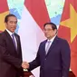 Presiden Joko Widodo atau Jokowi saat bertemu Perdana Menteri (PM) Vietnam Pham Minh Chinh di Government Office, Hanoi, Vietnam, Jumat (12/1/2024). (Rusman - Biro Pers Sekretariat Presiden)