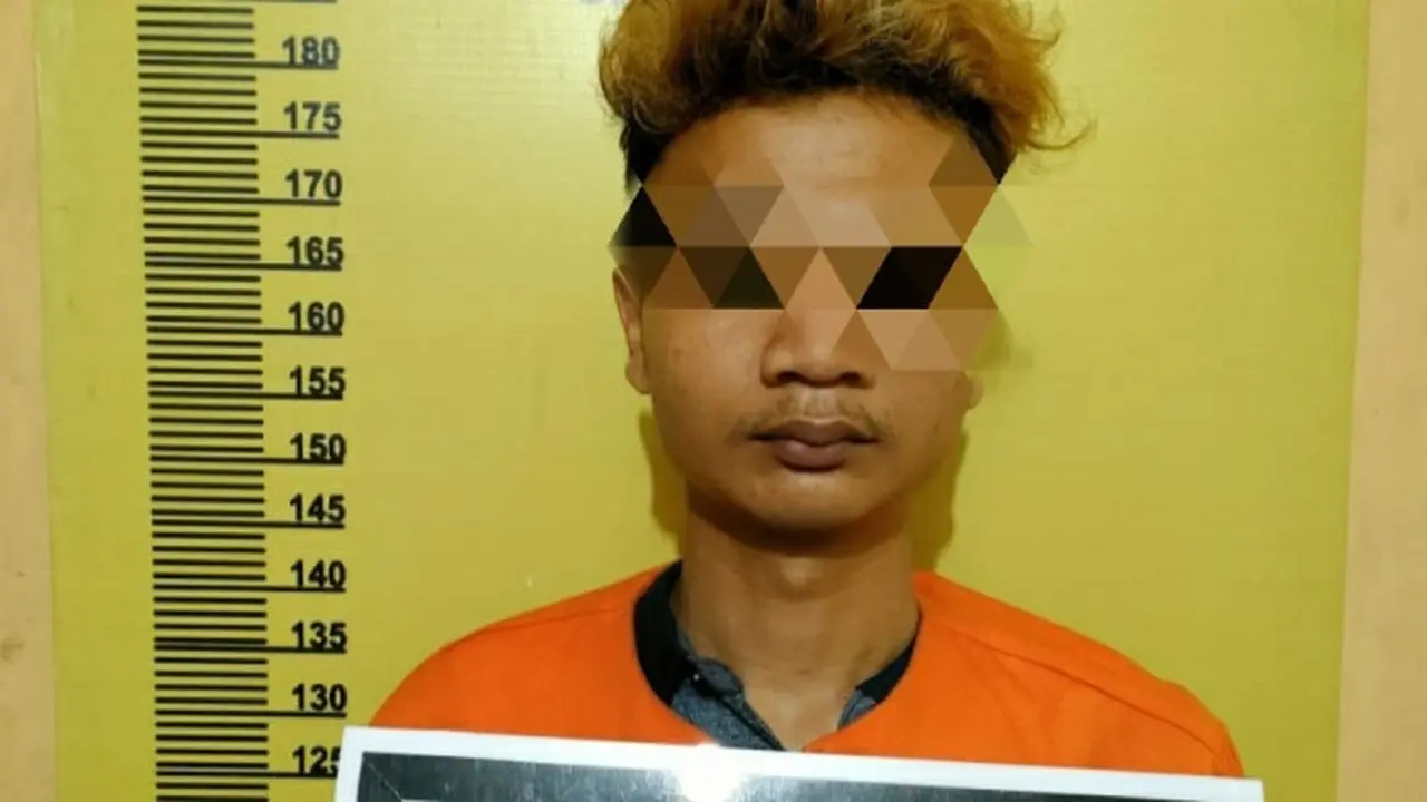 Salah satu tersangka pembunuhan cleaning servive yang dilatarbelkangi peredaran narkoba di Riau.