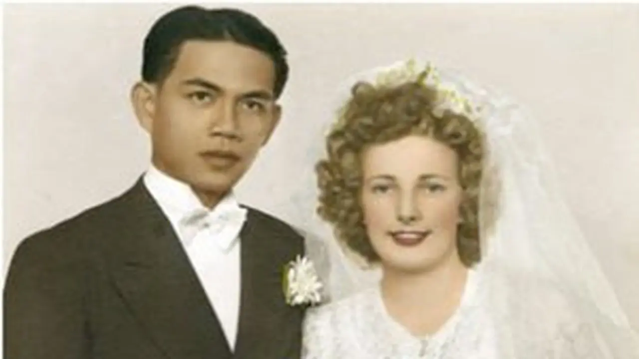 Anton dan Charlotte Maramis saat menikah di Sydney. Foto dimuat di Kabar, Australia-Indonesia Association Newsletter, Edisi Januari-Maret 2013. (ABC Australia)