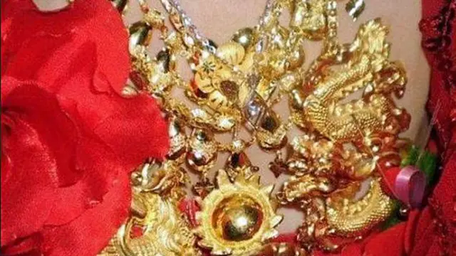 [Bintang] Menikah, Perempuan Ini Dapat Mahar Perhiasan Emas Setoko