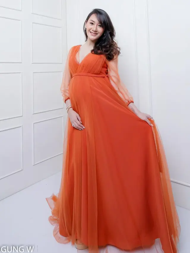 Dituding Jadi Pelakor, Ini 6 Gaya Maternity Shoot Rizuka Amor