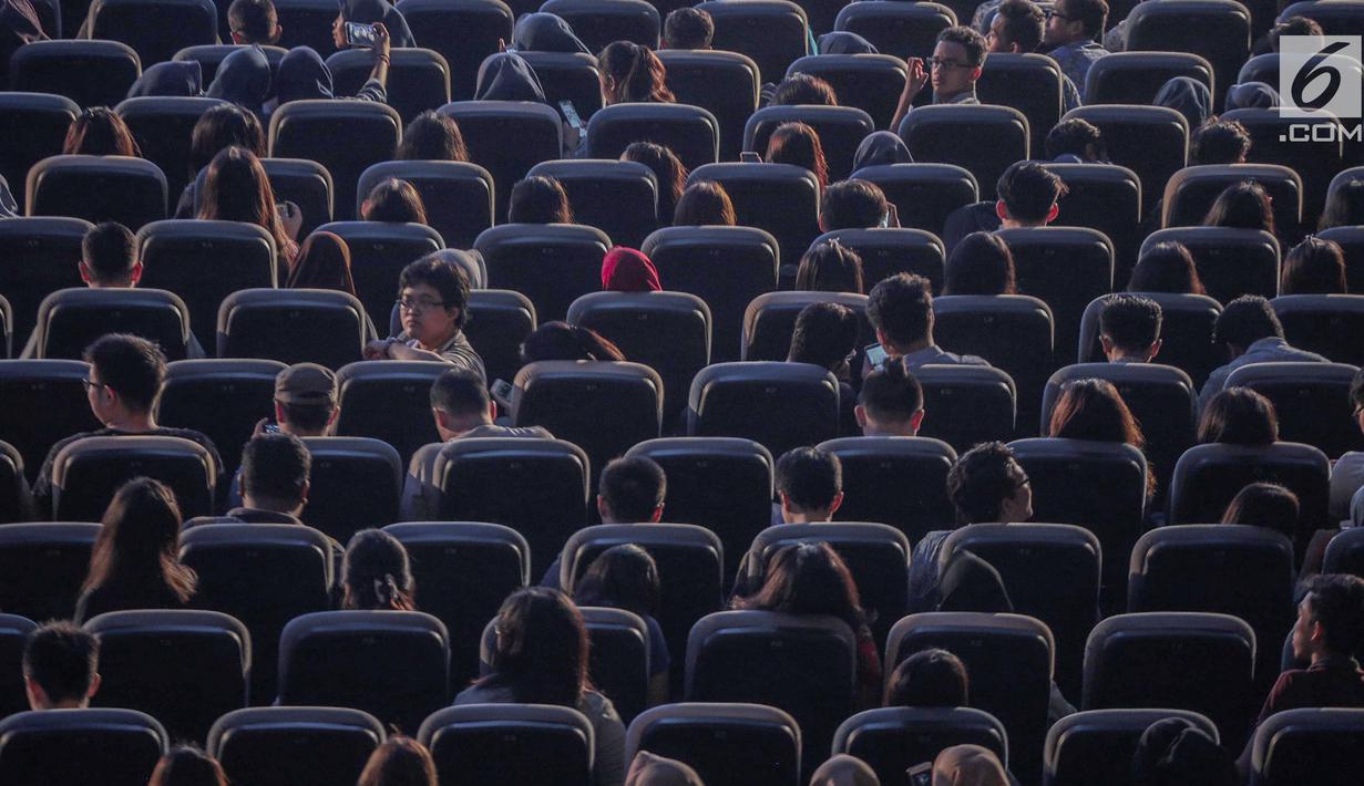 Peserta Emtek Goes To Campus (EGTC) 2018 memadati Auditorium Kampus Timur, Universitas Kristen Petra, Surabaya, Rabu (14/11). Gelaran EGTC ini juga akan menjadi ajang berbagi pengetahuan antar praktisi untuk para mahasiwa. (Liputan6.com/Faizal Fanani)