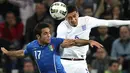 Bek tengah - Chris Smalling, penampilannya musim ini cukup memukau bersama MU. Hanya absen tiga kali pada laga Liga Premier Inggris musim ini membuktikan kapasitas bek berusia 26 tahun ini untuk dijadikan pilihan utama. (AFP/Marco Bertorello)