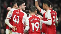 Pemain Arsenal merayakan gol yang dicetak Bukayo Saka dalam laga kontra Newcastle United di Emirates Stadium pada laga pekan ke-26 Liga Inggris 2023/2024, Minggu (25/2/2024) dini hari WIB. (JUSTIN TALLIS / AFP)