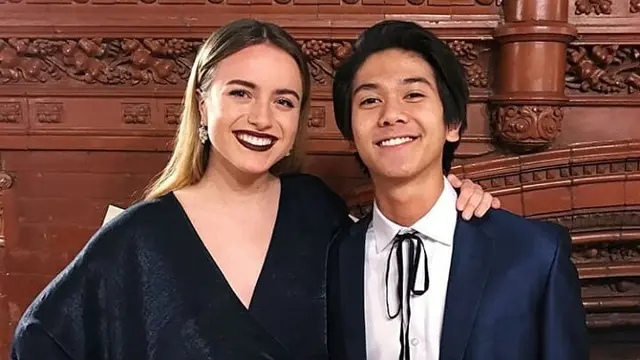 [Bintang] 8 Potret Iqbaal Ramadhan Saat Rayakan Winter Festival