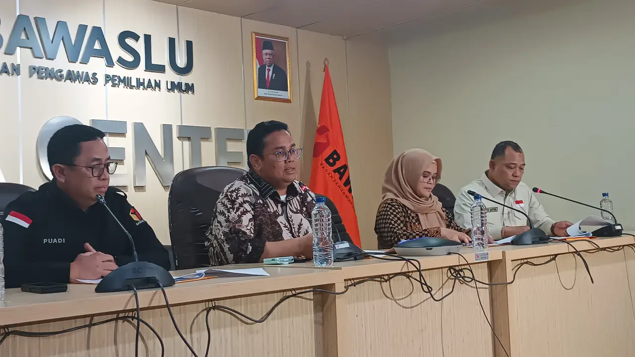 Ketua Bawaslu RI Rahmat Bagja dalam konferensi pers di Kantor Bawaslu, Jakarta, Selasa (19/12/2023)