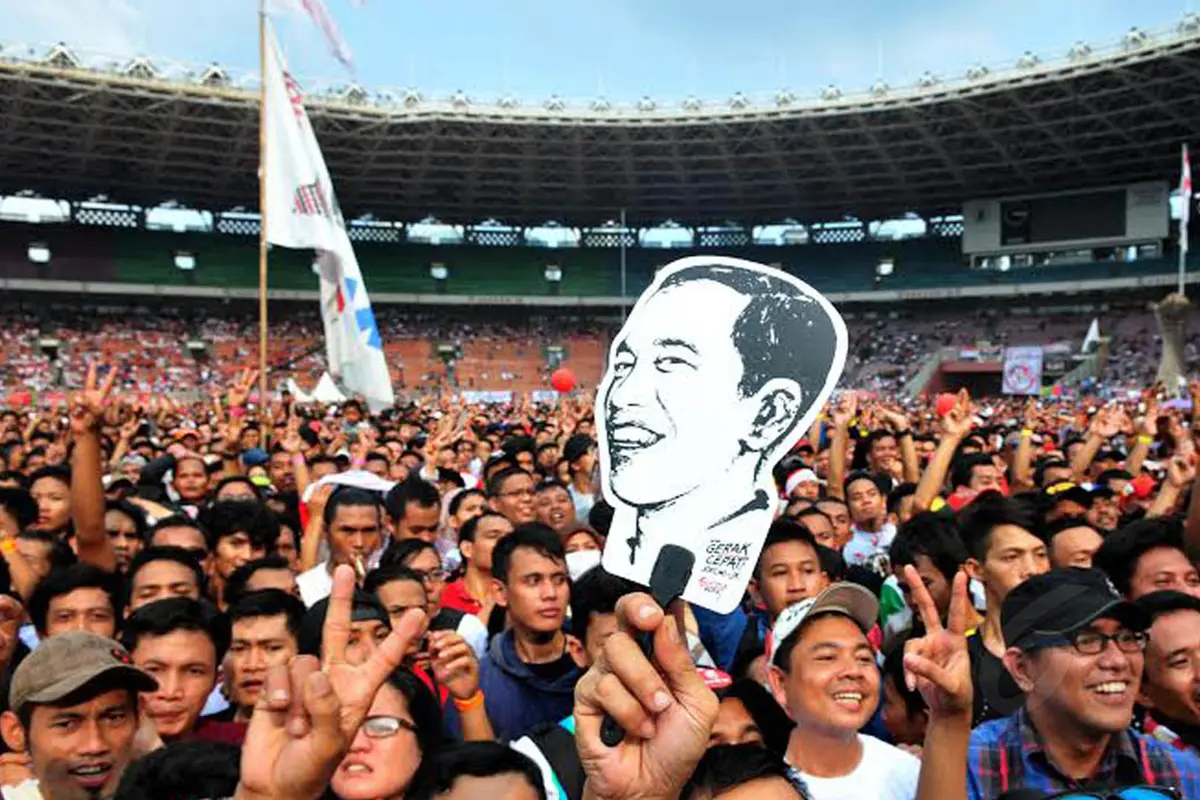 Jokowi Ngabuburit Bareng Ratusan Ribu Pendukung 