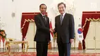 Presiden Joko Widodo berjabat tangan dengan Perdana Menteri Korea Selatan Lee Nak-yeon saat kunjungan kenegaraan di Istana Merdeka, Jakarta, Senin (20/8). (Liputan6.com/HO/Pur)
