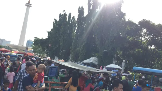 Dikuasai PKL dan Parkir Liar, Kawasan Monas Semrawut