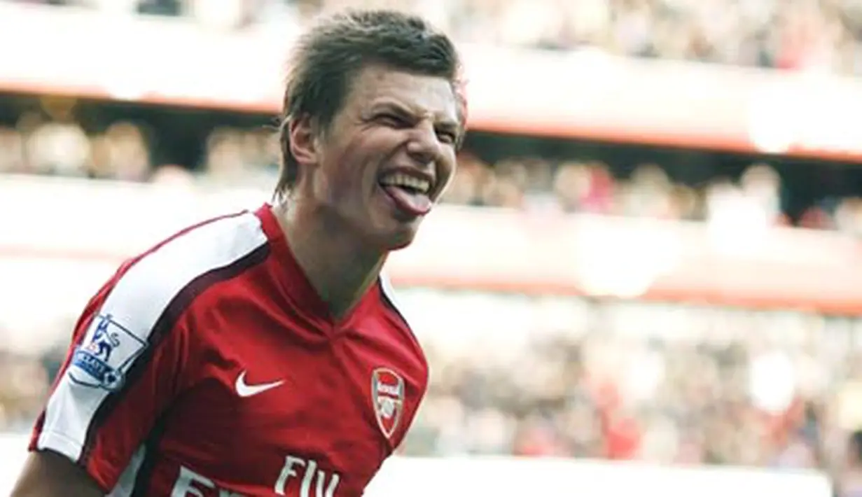 Penyerang Arsenal, Andrey Arshavin merayakan golnya ke gawang Blackburn dalam lanjutan Liga Premier di Emirates Stadium, London, 14 Maret 2009. AFP PHOTO/Glyn Kirk