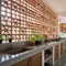 8 Inspirasi Dapur Belakang dengan Ventilasi Roster Sepanjang Dinding, Solusi Tanpa Bau dan Lembap