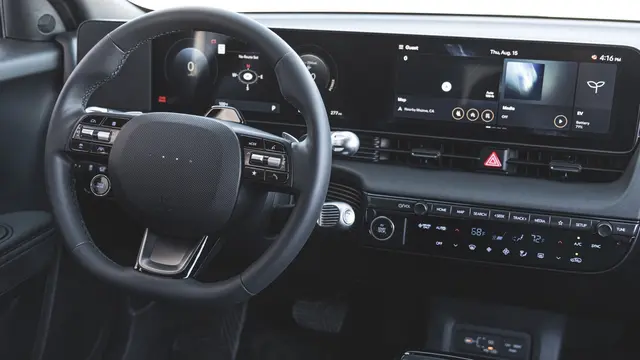 Tampilan eksterior Hyundai Ioniq 5 2025 yang dibekali daya jelajah hingga 511 km sekali isi penuh (Hyundai)