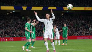 Eskpresi Cristiano Ronaldo saat membela Portugal melawan Republik Irlandia pada lanjutan Kualifikasi Piala Dunia 2026 Zona Eropa di Dublin, Jumat (14/11/2025) dini hari WIB. (Paul Faith / AFP)