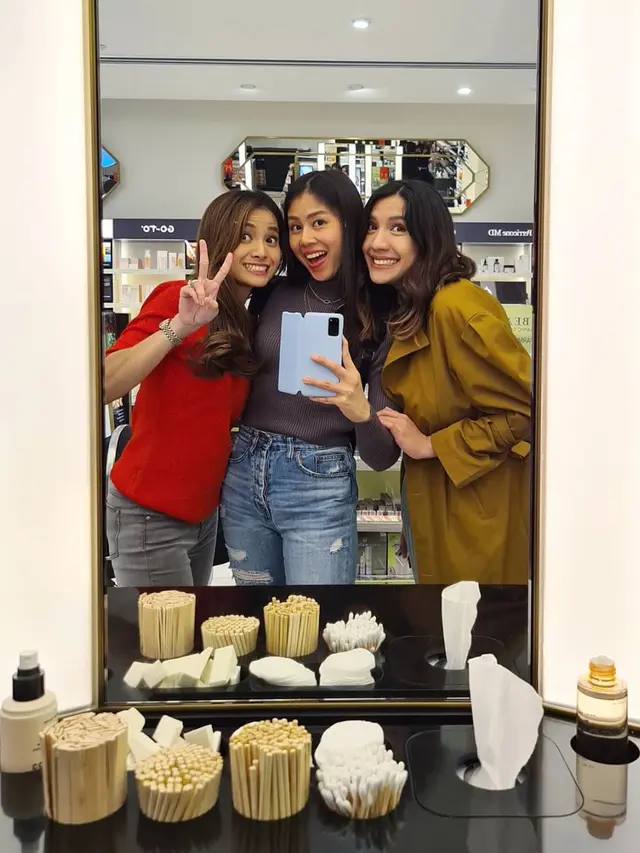 7 Momen Kebersamaan Geng Flawsome Acha Septriasa Kumpul Bareng di Australia